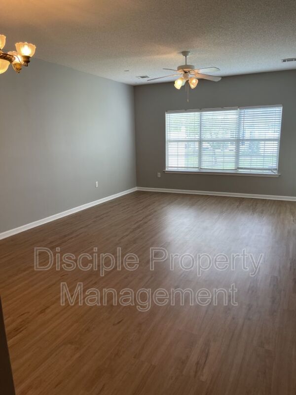 *JUST REDUCED W/ MOVE-IN SPECIAL!* $500 off the first month's rent with a signed lease by 01/09/2026 for 23 Stonelake Circle property image