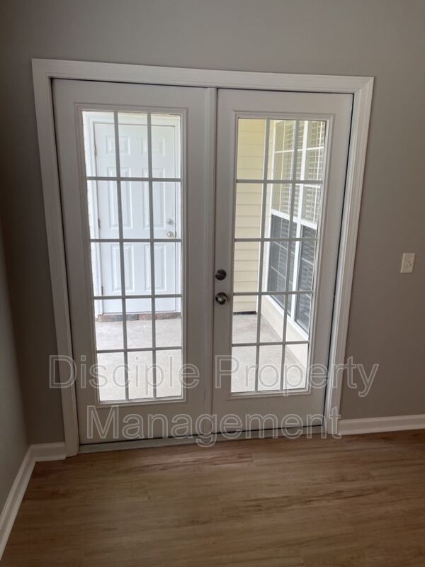 *JUST REDUCED W/ MOVE-IN SPECIAL!* $500 off the first month's rent with a signed lease by 01/09/2026 for 23 Stonelake Circle property image