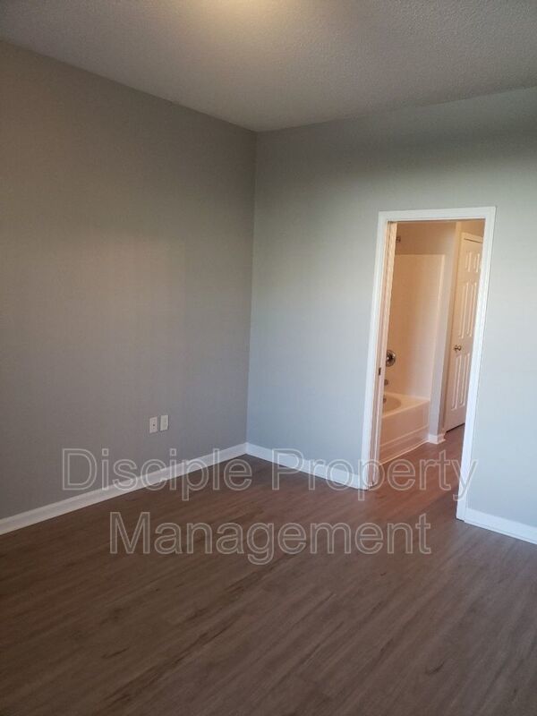 *JUST REDUCED W/ MOVE-IN SPECIAL!* $500 off the first month's rent with a signed lease by 01/09/2026 for 23 Stonelake Circle property image