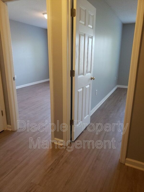 *JUST REDUCED W/ MOVE-IN SPECIAL!* $500 off the first month's rent with a signed lease by 01/09/2026 for 23 Stonelake Circle property image