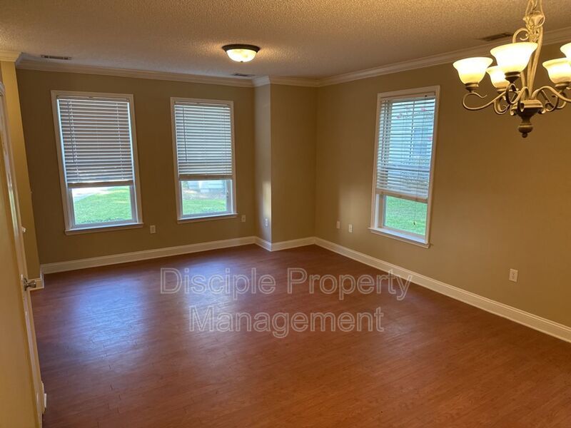 *JUST REDUCED W/ MOVE IN SPECIAL* 1/2 off the first month's rent with a signed lease by 01/16/2026 for 66 Landing Way #7 - END UNIT! property image