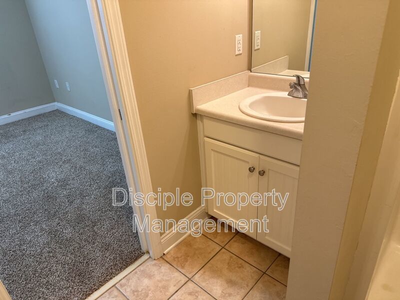 *JUST REDUCED W/ MOVE IN SPECIAL* 1/2 off the first month's rent with a signed lease by 01/16/2026 for 66 Landing Way #7 - END UNIT! property image