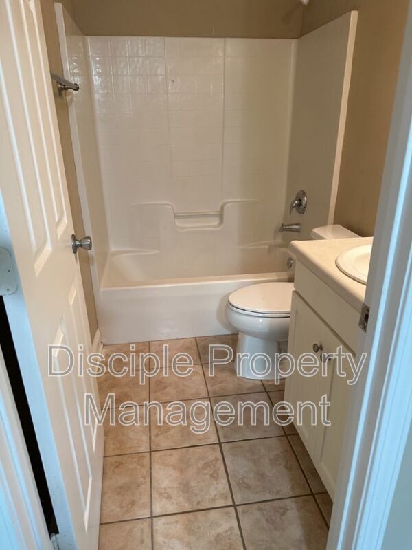 *JUST REDUCED W/ MOVE IN SPECIAL* 1/2 off the first month's rent with a signed lease by 01/16/2026 for 66 Landing Way #7 - END UNIT! property image