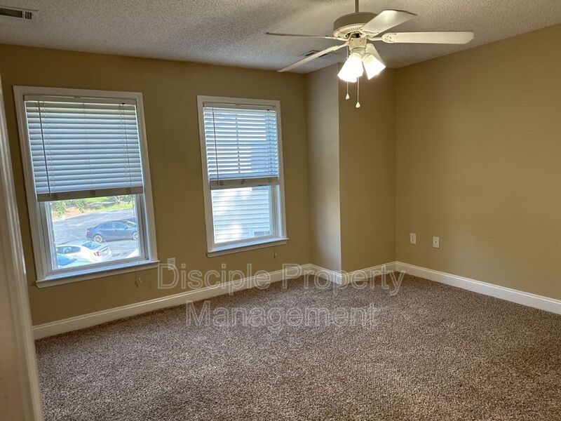 *JUST REDUCED W/ MOVE IN SPECIAL* 1/2 off the first month's rent with a signed lease by 01/16/2026 for 66 Landing Way #7 - END UNIT! property image