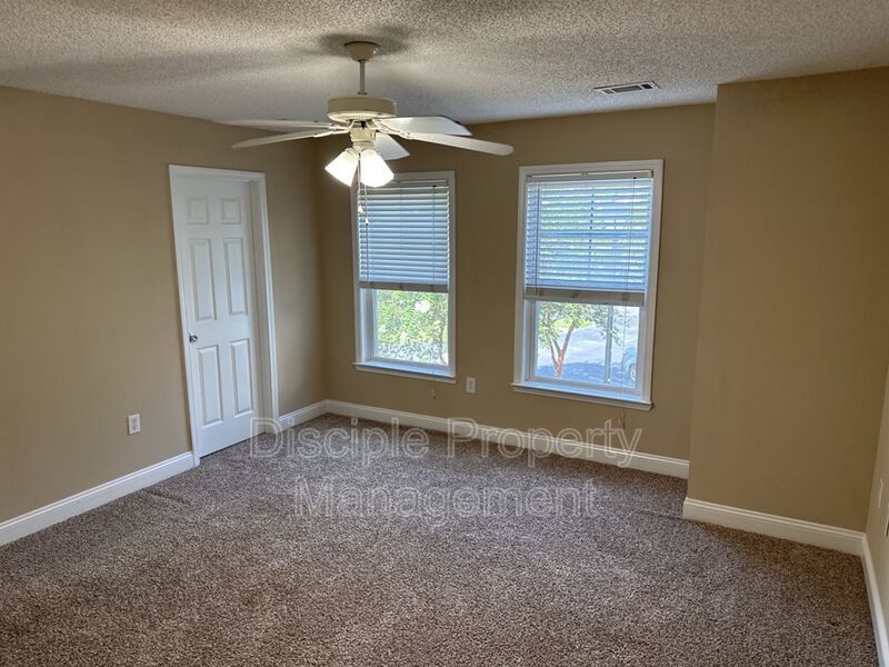 *JUST REDUCED W/ MOVE IN SPECIAL* 1/2 off the first month's rent with a signed lease by 01/16/2026 for 66 Landing Way #7 - END UNIT! property image