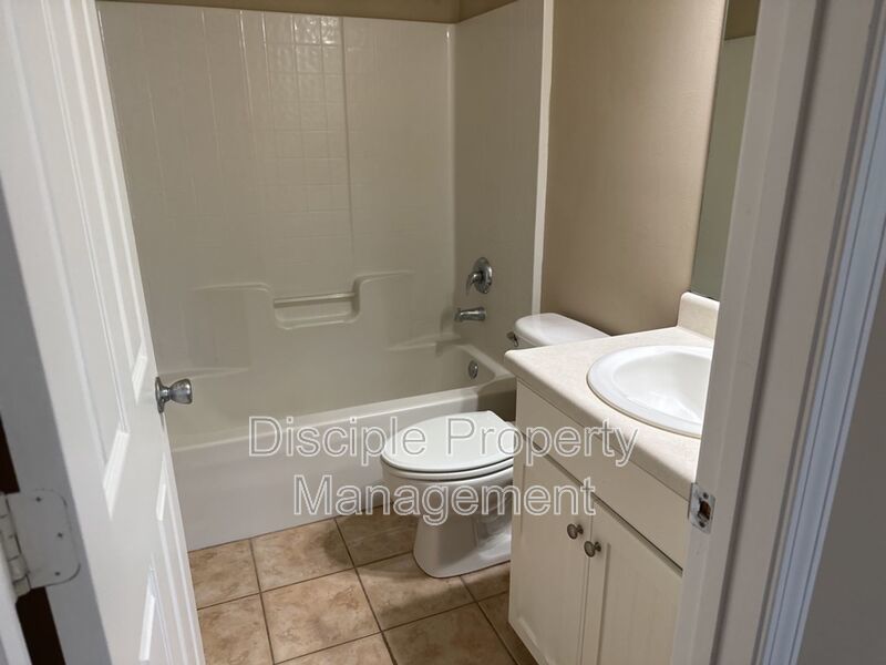 *JUST REDUCED W/ MOVE IN SPECIAL* 1/2 off the first month's rent with a signed lease by 01/16/2026 for 66 Landing Way #7 - END UNIT! property image