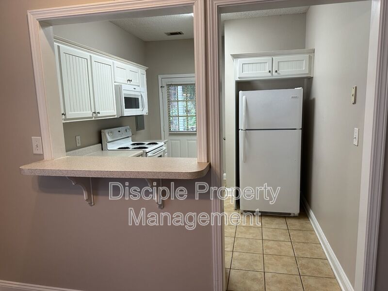 *JUST REDUCED W/ MOVE IN SPECIAL* 1/2 off the first month's rent with a signed lease by 01/16/2026 for 66 Landing Way #11 - END UNIT! property image