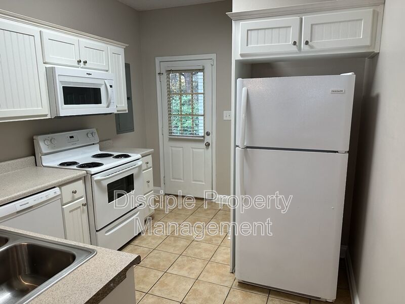 *JUST REDUCED W/ MOVE IN SPECIAL* 1/2 off the first month's rent with a signed lease by 01/16/2026 for 66 Landing Way #11 - END UNIT! property image