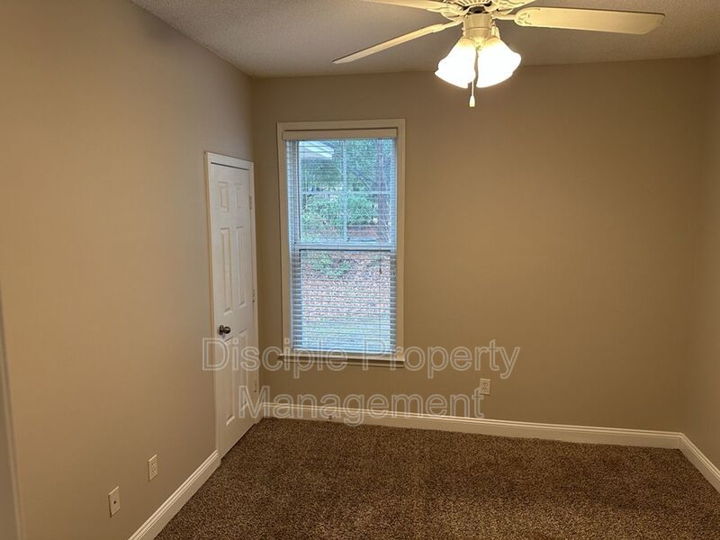 *JUST REDUCED W/ MOVE IN SPECIAL* 1/2 off the first month's rent with a signed lease by 01/16/2026 for 66 Landing Way #11 - END UNIT! property image