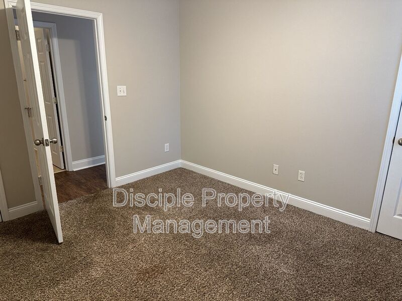 *JUST REDUCED W/ MOVE IN SPECIAL* 1/2 off the first month's rent with a signed lease by 01/16/2026 for 66 Landing Way #11 - END UNIT! property image