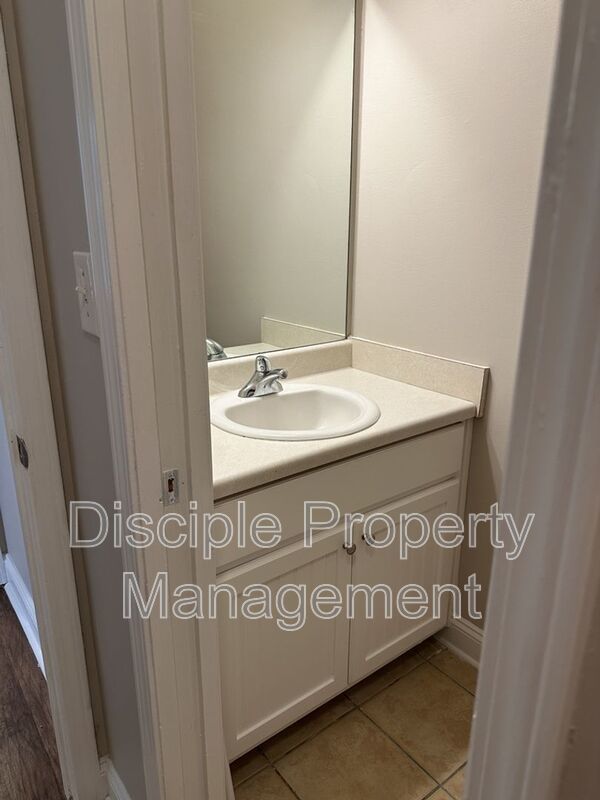 *JUST REDUCED W/ MOVE IN SPECIAL* 1/2 off the first month's rent with a signed lease by 01/16/2026 for 66 Landing Way #11 - END UNIT! property image