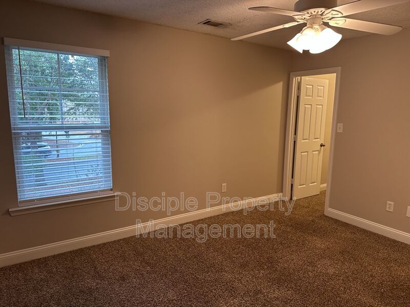 *JUST REDUCED W/ MOVE IN SPECIAL* 1/2 off the first month's rent with a signed lease by 01/16/2026 for 66 Landing Way #11 - END UNIT! property image
