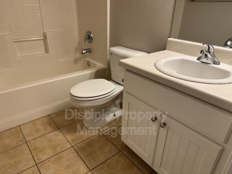 *JUST REDUCED W/ MOVE IN SPECIAL* 1/2 off the first month's rent with a signed lease by 01/16/2026 for 66 Landing Way #11 - END UNIT! property image