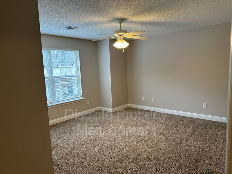 *JUST REDUCED W/ MOVE IN SPECIAL* 1/2 off the first month's rent with a signed lease by 01/16/2026 for 66 Landing Way #11 - END UNIT! property image