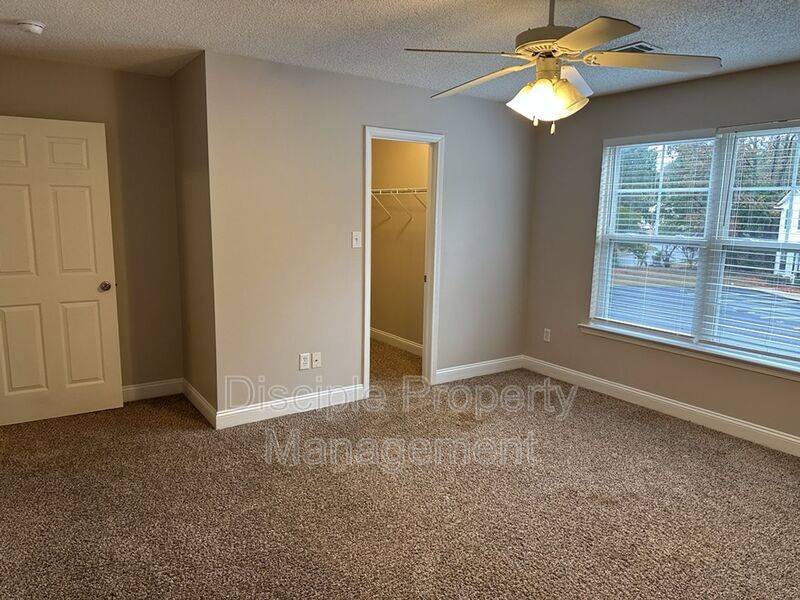 *JUST REDUCED W/ MOVE IN SPECIAL* 1/2 off the first month's rent with a signed lease by 01/16/2026 for 66 Landing Way #11 - END UNIT! property image