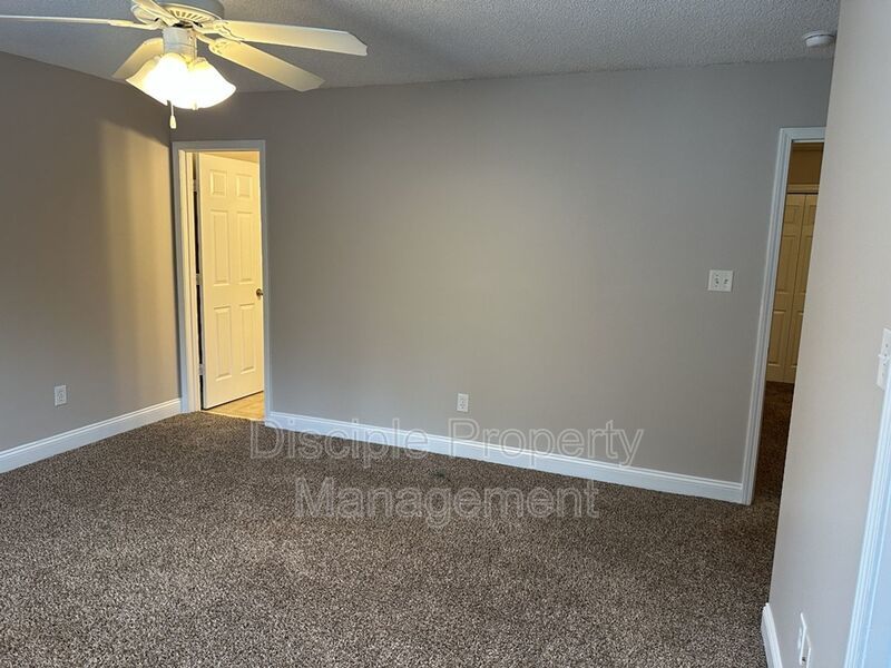 *JUST REDUCED W/ MOVE IN SPECIAL* 1/2 off the first month's rent with a signed lease by 01/16/2026 for 66 Landing Way #11 - END UNIT! property image