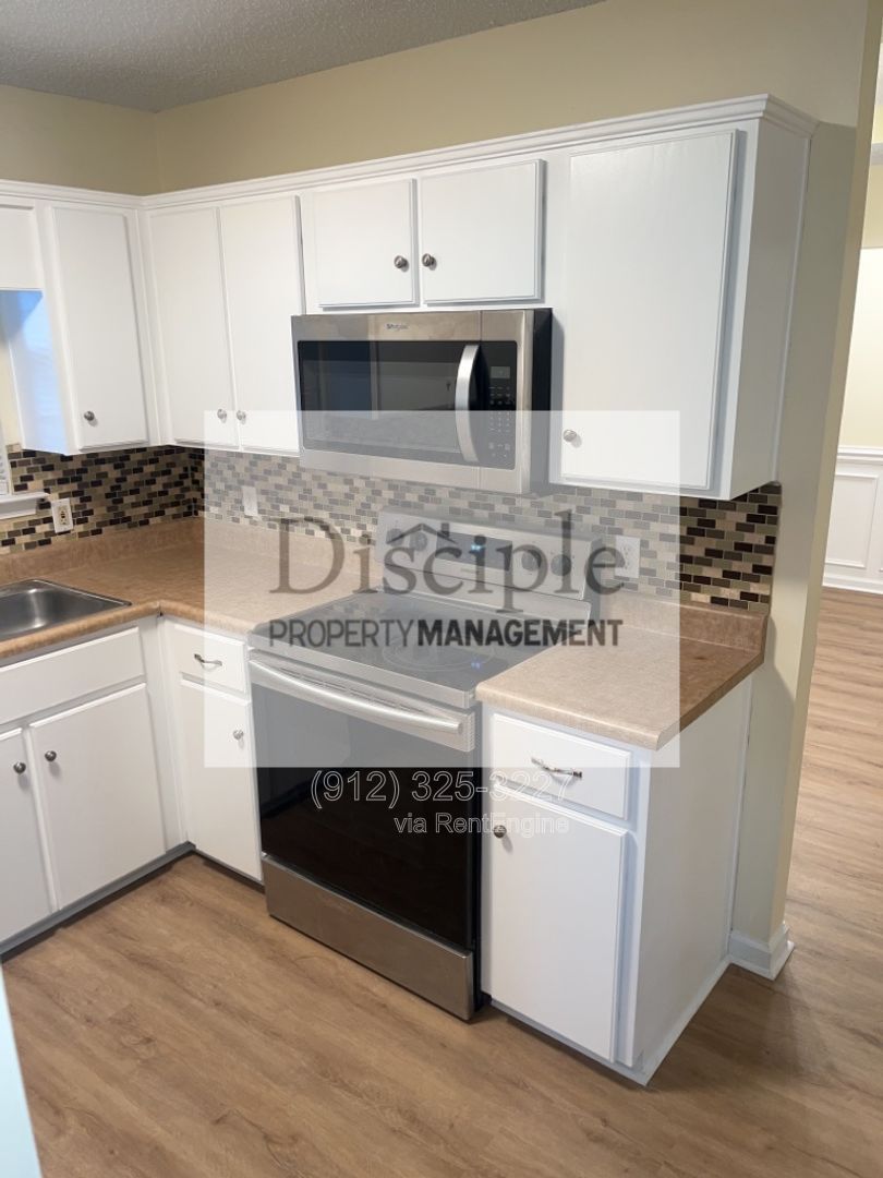 *RENT REDUCTION WITH MOVE-IN SPECIAL!* 1/2 off the first month's rent with a signed lease by 04/17/2026 for 295 Creekside Circle property image