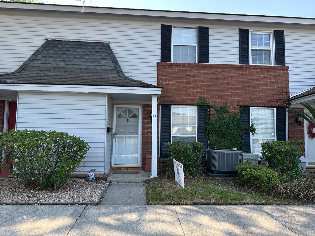 Available Now! 11 Knollwood Circle property image