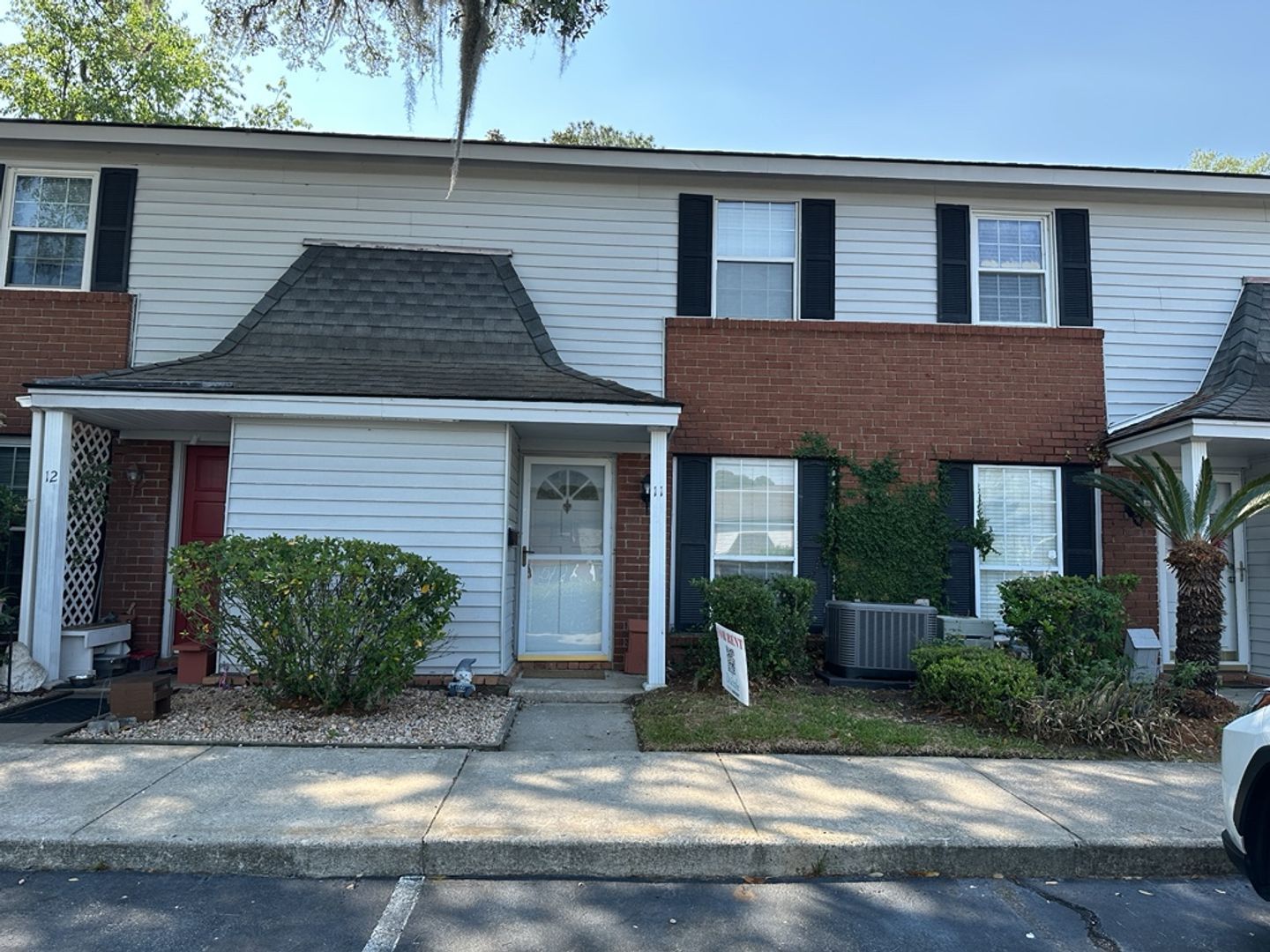 Available Now! 11 Knollwood Circle property image