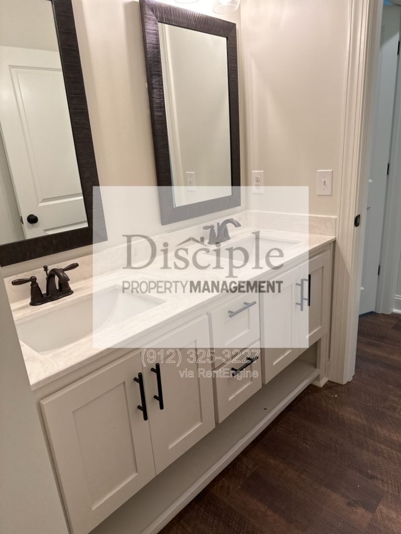 *JUST REDUCED WITH MOVE-IN SPECIAL! $500 off of first month's rent with a signed lease by 07/17/2026* - 15 Ennis Road property image