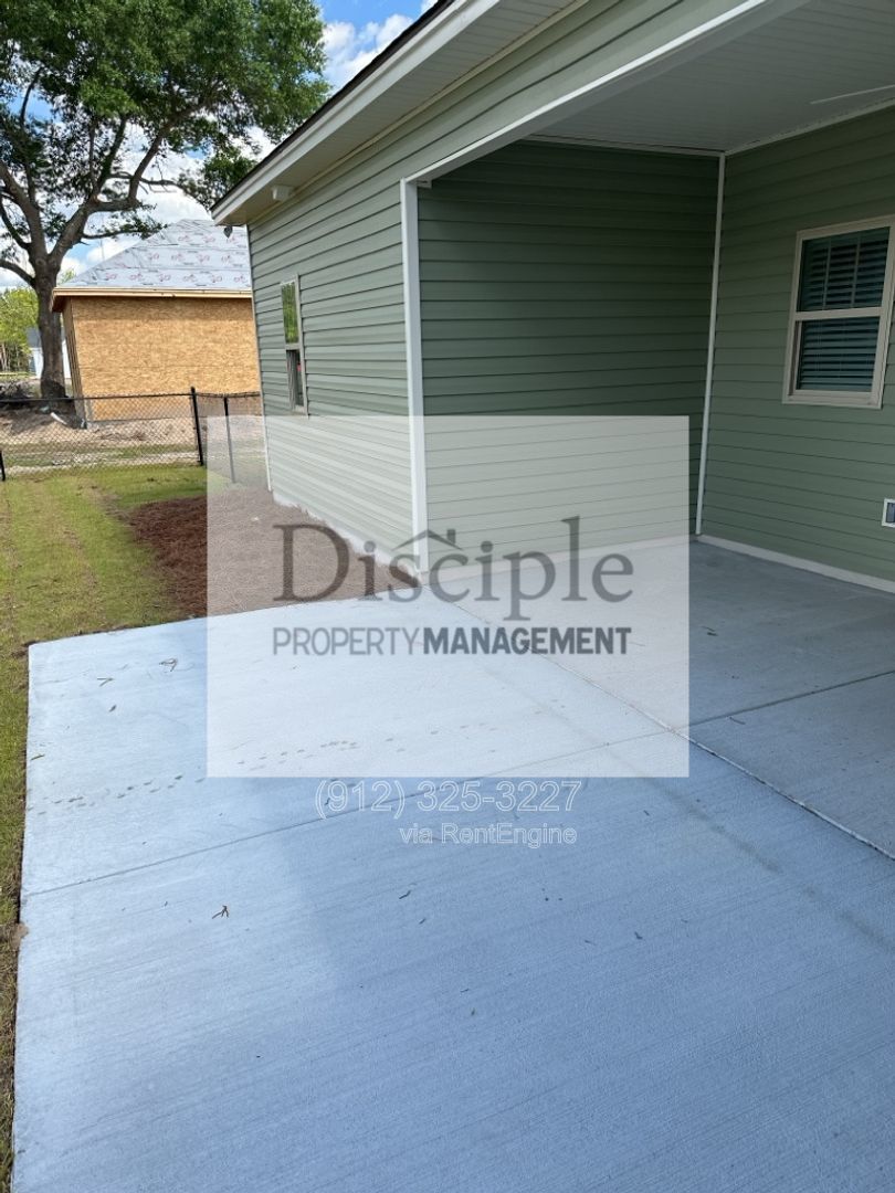 *JUST REDUCED WITH MOVE-IN SPECIAL! $500 off of first month's rent with a signed lease by 07/17/2026* - 15 Ennis Road property image
