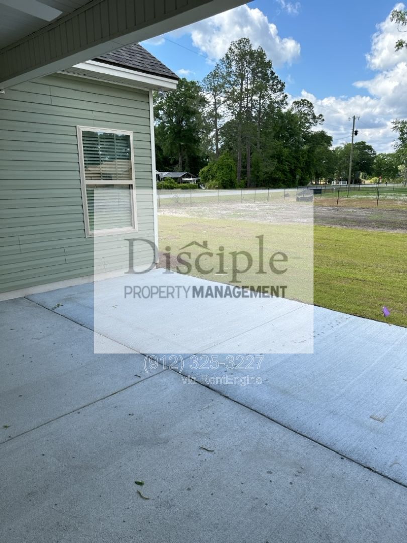 *JUST REDUCED WITH MOVE-IN SPECIAL! $500 off of first month's rent with a signed lease by 07/17/2026* - 15 Ennis Road property image
