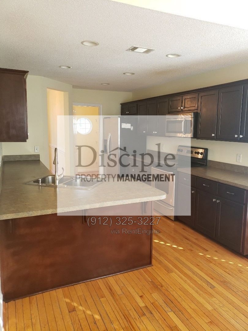 *RENT REDUCTION W/ MOVE-IN SPECIAL!* $500 off of first month's rent with a signed lease by 10/23/2026 - 29 Dee Henderson Drive - Richmond Place Neighborhood property image