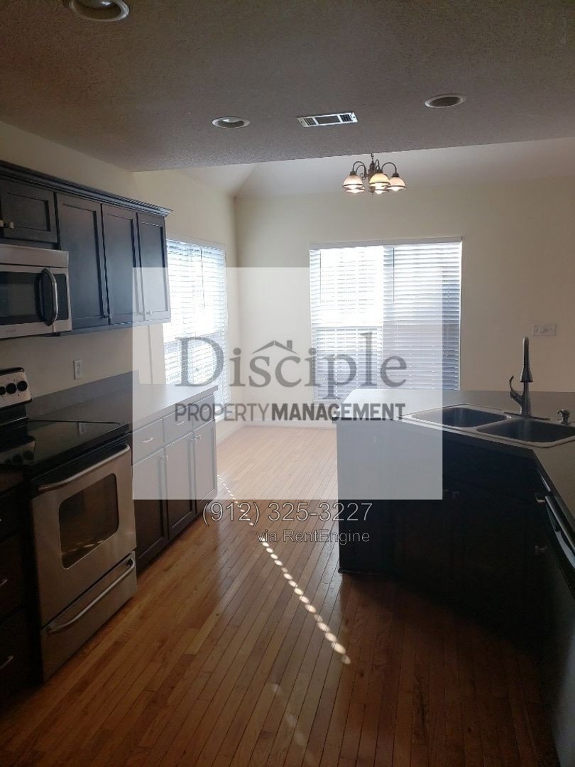 *RENT REDUCTION W/ MOVE-IN SPECIAL!* $500 off of first month's rent with a signed lease by 10/23/2026 - 29 Dee Henderson Drive - Richmond Place Neighborhood property image