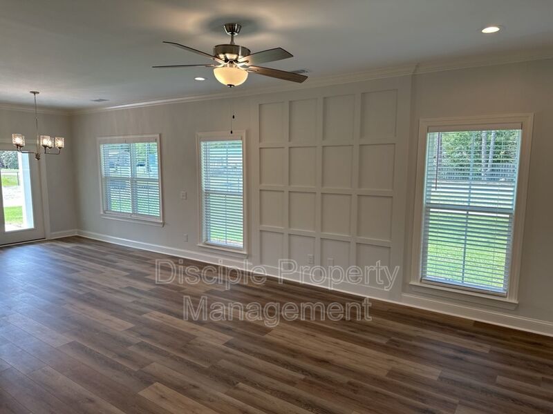 *JUST REDUCED W/ MOVE IN SPECIAL* $500 off the first month's rent with a signed lease by 01/16/2026 for 20 Owens Road property image