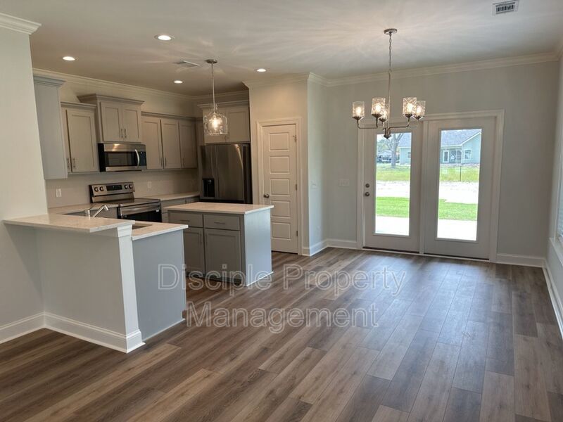 *JUST REDUCED W/ MOVE IN SPECIAL* $500 off the first month's rent with a signed lease by 01/16/2026 for 20 Owens Road property image