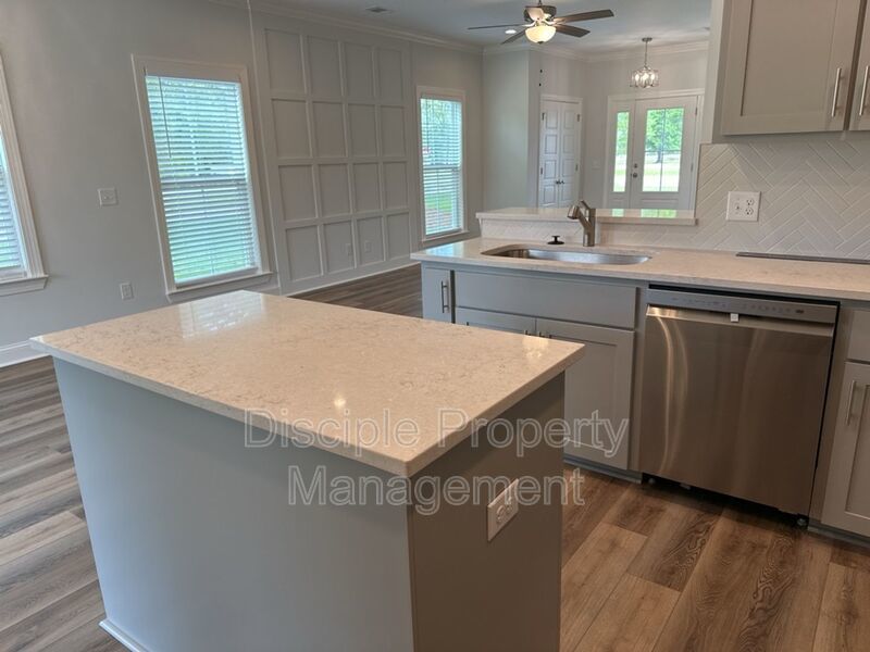 *JUST REDUCED W/ MOVE IN SPECIAL* $500 off the first month's rent with a signed lease by 01/16/2026 for 20 Owens Road property image