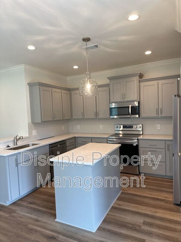 *JUST REDUCED W/ MOVE IN SPECIAL* $500 off the first month's rent with a signed lease by 01/16/2026 for 20 Owens Road property image