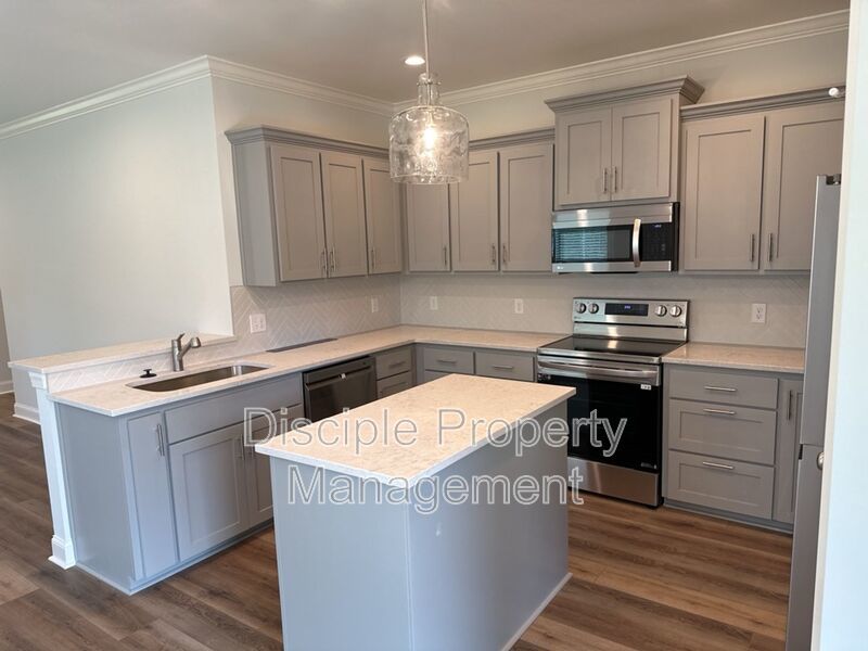 *JUST REDUCED W/ MOVE IN SPECIAL* $500 off the first month's rent with a signed lease by 01/16/2026 for 20 Owens Road property image