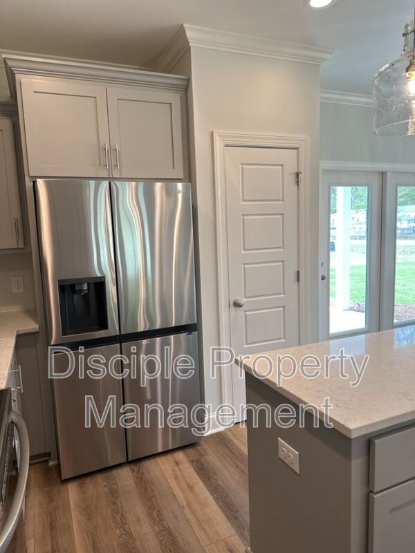 *JUST REDUCED W/ MOVE IN SPECIAL* $500 off the first month's rent with a signed lease by 01/16/2026 for 20 Owens Road property image