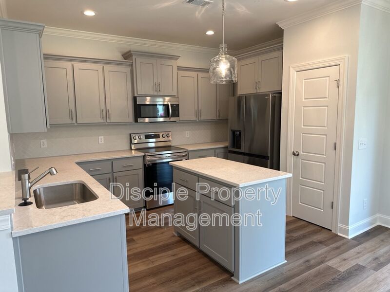 *JUST REDUCED W/ MOVE IN SPECIAL* $500 off the first month's rent with a signed lease by 01/16/2026 for 20 Owens Road property image