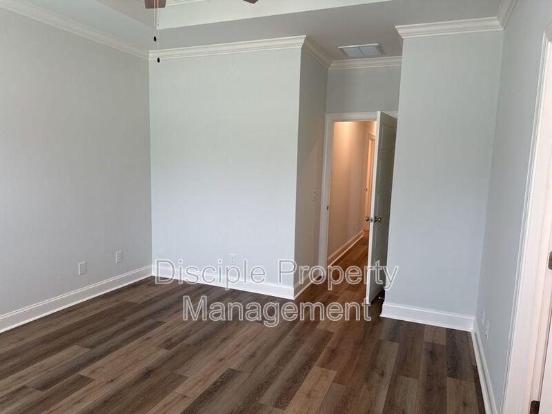 *JUST REDUCED W/ MOVE IN SPECIAL* $500 off the first month's rent with a signed lease by 01/16/2026 for 20 Owens Road property image