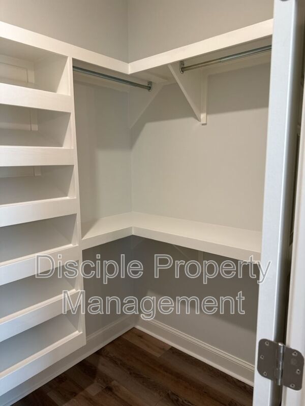 *JUST REDUCED W/ MOVE IN SPECIAL* $500 off the first month's rent with a signed lease by 01/16/2026 for 20 Owens Road property image