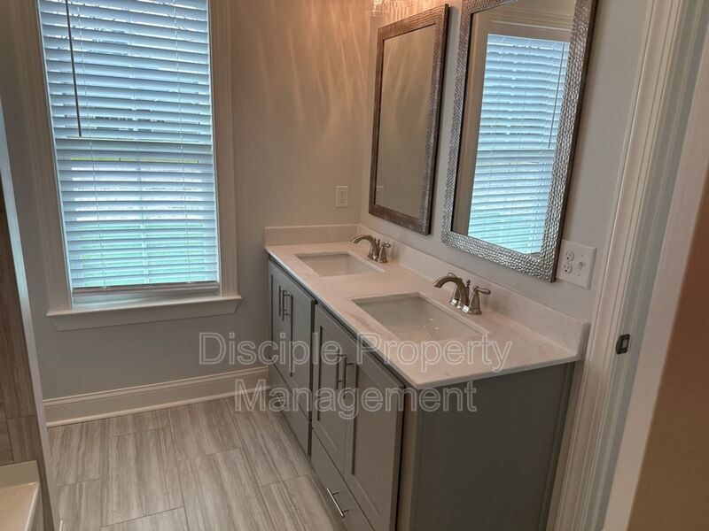 *JUST REDUCED W/ MOVE IN SPECIAL* $500 off the first month's rent with a signed lease by 01/16/2026 for 20 Owens Road property image