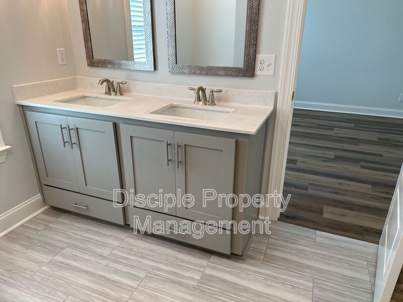 *JUST REDUCED W/ MOVE IN SPECIAL* $500 off the first month's rent with a signed lease by 01/16/2026 for 20 Owens Road property image