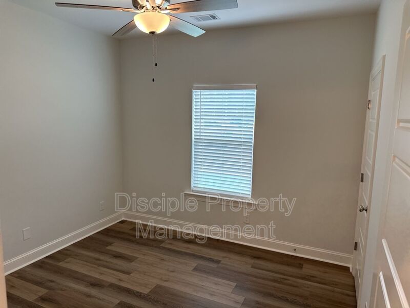 *JUST REDUCED W/ MOVE IN SPECIAL* $500 off the first month's rent with a signed lease by 01/16/2026 for 20 Owens Road property image