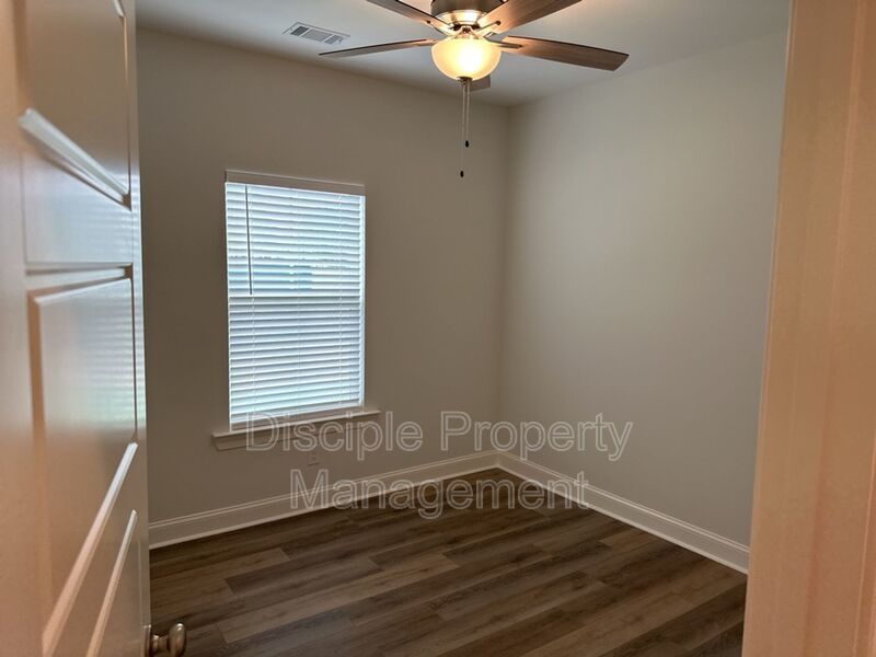 *JUST REDUCED W/ MOVE IN SPECIAL* $500 off the first month's rent with a signed lease by 01/16/2026 for 20 Owens Road property image