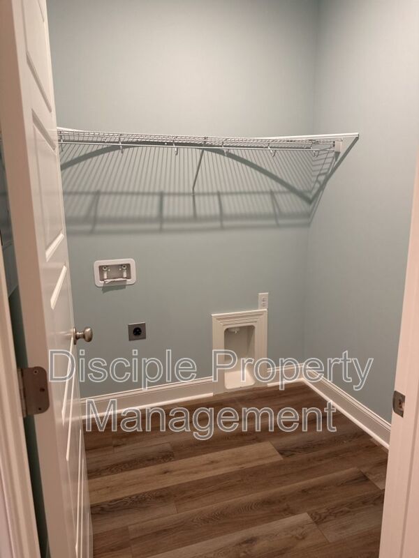 *JUST REDUCED W/ MOVE IN SPECIAL* $500 off the first month's rent with a signed lease by 01/16/2026 for 20 Owens Road property image