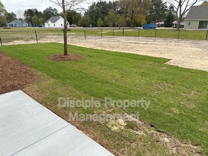 *JUST REDUCED W/ MOVE IN SPECIAL* $500 off the first month's rent with a signed lease by 01/16/2026 for 20 Owens Road property image