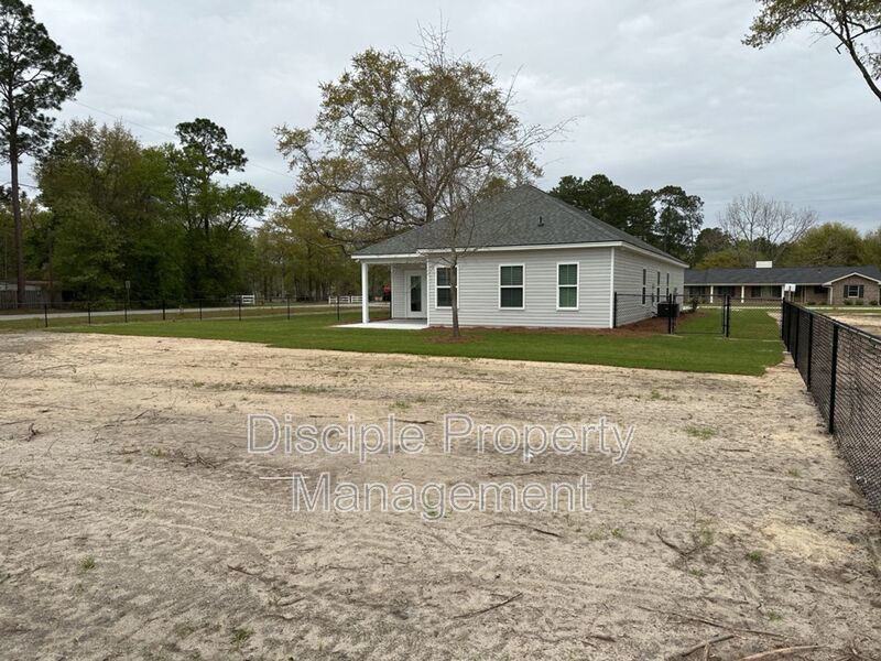 *JUST REDUCED W/ MOVE IN SPECIAL* $500 off the first month's rent with a signed lease by 01/16/2026 for 20 Owens Road property image